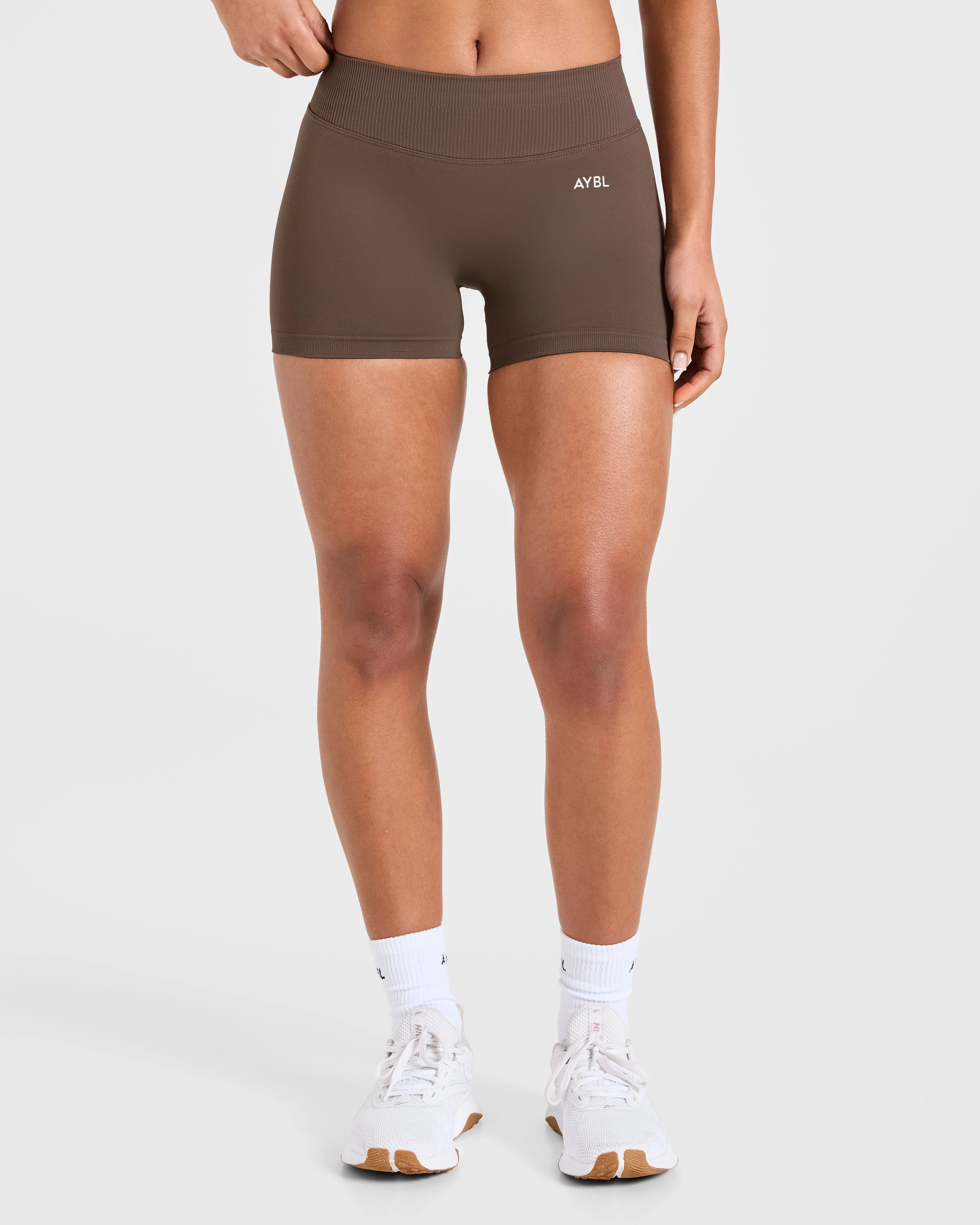 Enhance Seamless Shorts | 3.5" - Marron - Image 2